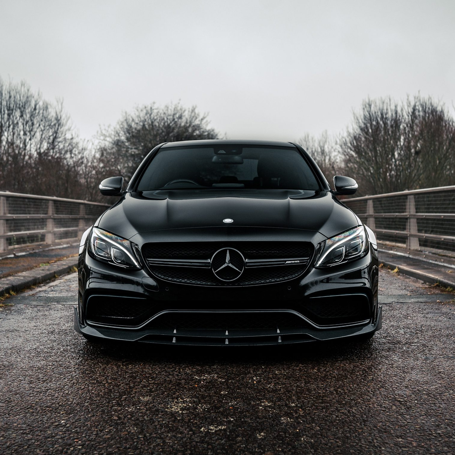 MERCEDES – Carbon Noire