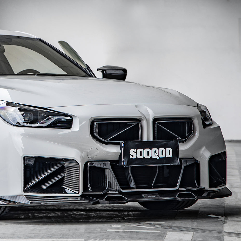 SOOQOO carbon fibre Front Grille V1 installed on BMW M2 (G87), front three-quarter view on white car
