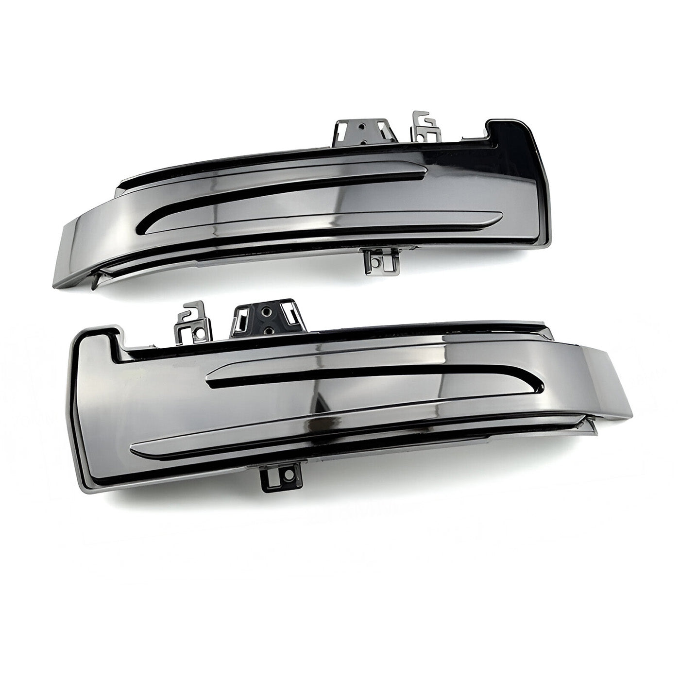 Close-Up of Mercedes Dynamic Wing Mirror Indicators – LED Light Flowing Effect