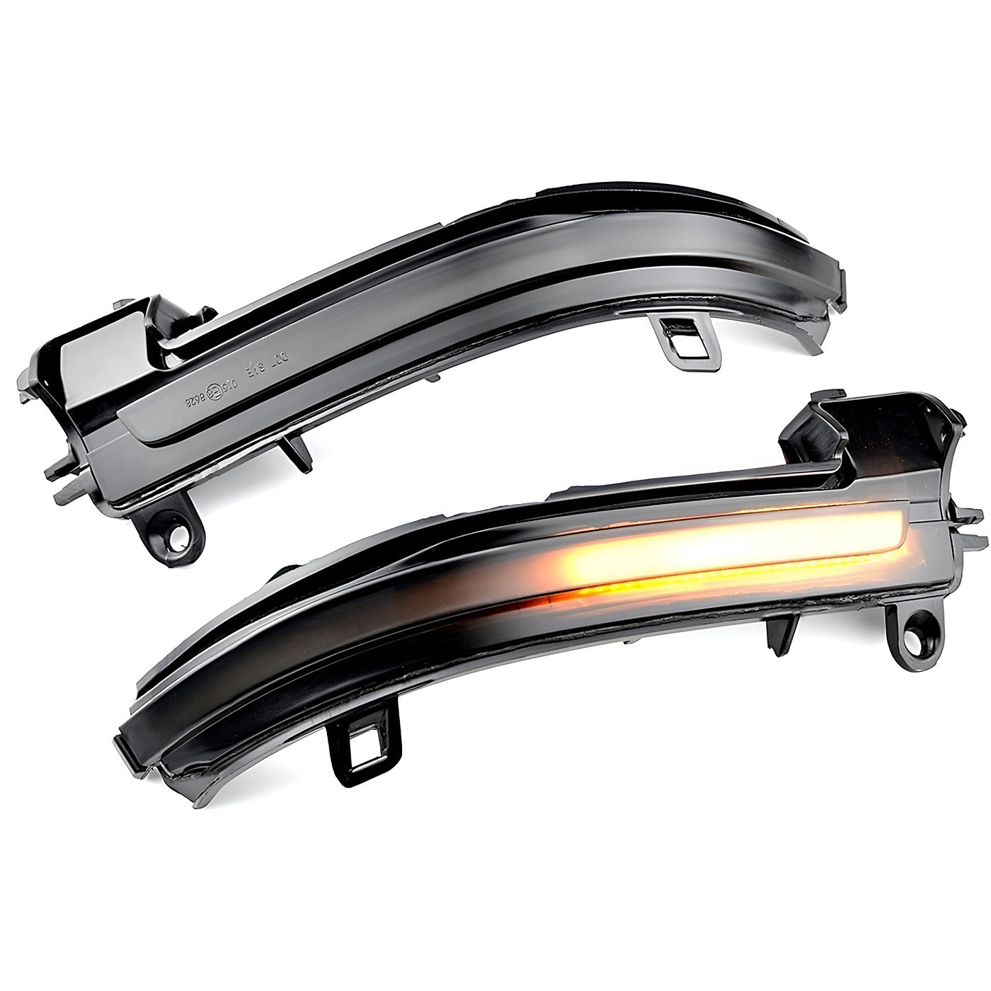 Illuminated view of dynamic wing mirror indicators for BMW F series.